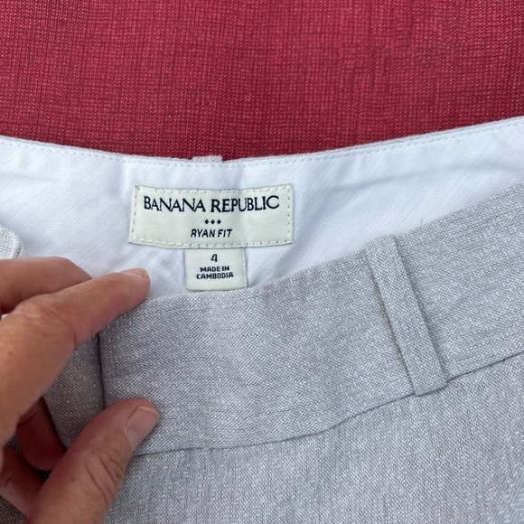 Banana republic short light grey size 4 - Picture 2 of 2